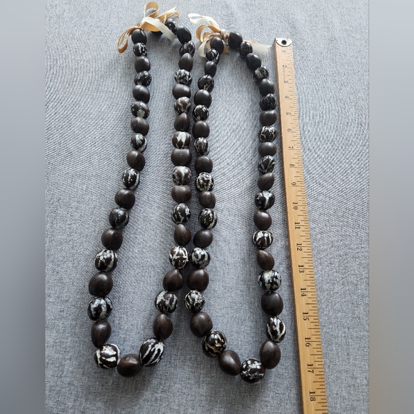 6 Hawaiian Necklaces - Picture 7 of 9